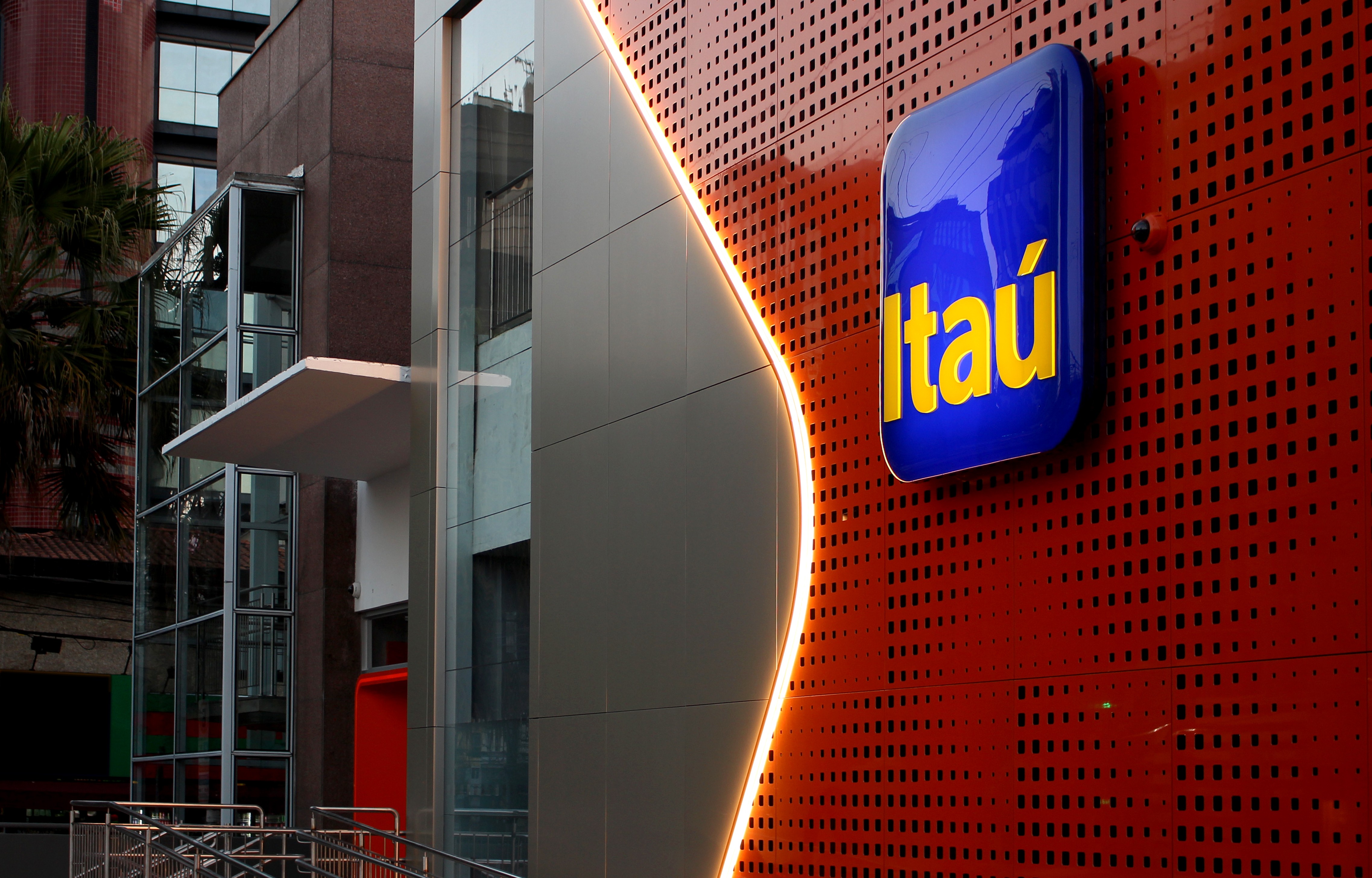 R$ 40 bilhões: Itaú Unibanco tem maior lucro da história dos bancos listados na bolsa, mostra levantamento